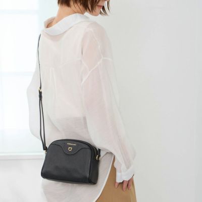【佐々木】フェラガモ　ヴァラ リボン 編み込み かごバッグ トート 黒 VARA FERRAGAMO(フェラガモ) バッグ・カバン(レディース) - 海外